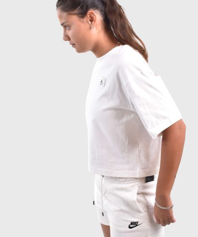 nike essential women shorts