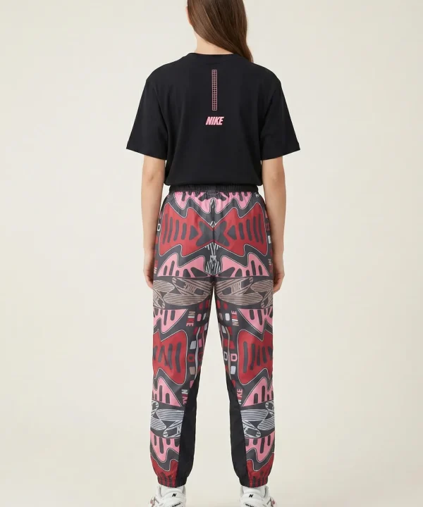 nike joggers and shirt women