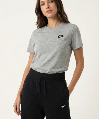 nike sportswear club shirt