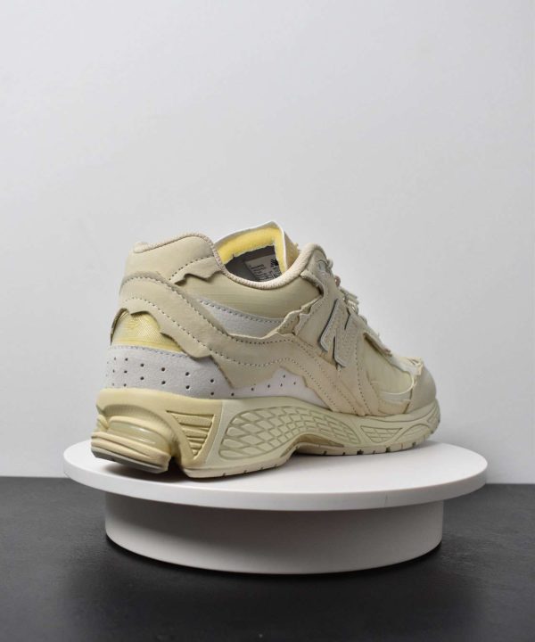 new balance 2002r protection pack