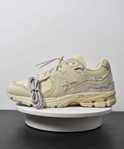 new balance 2002r protection pack