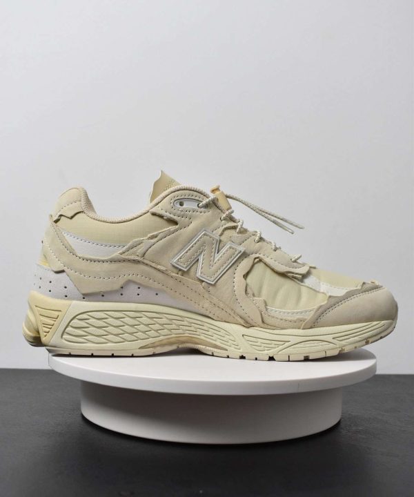 new balance 2002r protection pack