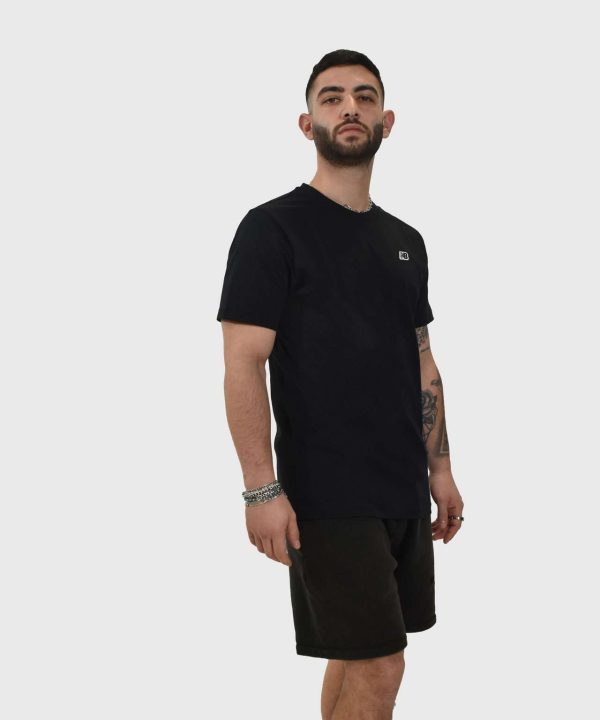 new balance logo black t-shirt