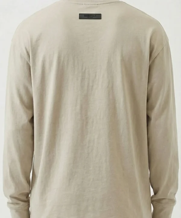⁦Fear of God Essentials Long T-Shirt - חולצה ארוכה אסנשיאלס⁩ – תמונה ⁦3⁩