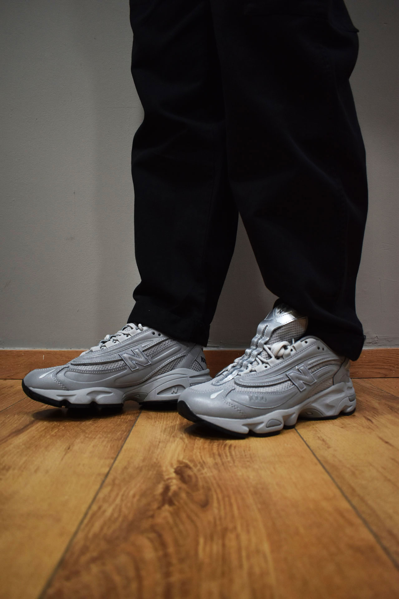 ניו באלאנס 1000 Silver Reflective – תקריב סוליה ונוחות