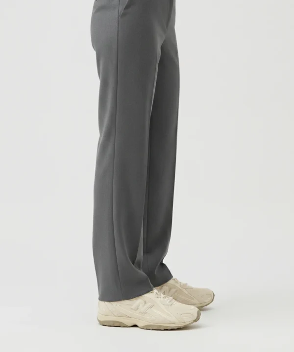 New Balance 204L female model shot